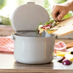 Biomüll-Behälter 3, 30 l, grau.