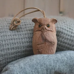 Duft-Uhu aus Zedernholz.