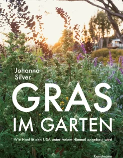 Gras im Garten. Wie Hanf in den USA unter freiem Himmel angebaut wird.