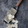Hobel und Reibe für Trüffel & Parmesan.