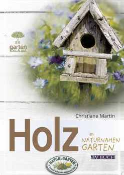 Holz im naturnahen Garten.