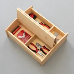 Holzbox mit Deckeln und 4 Fächern.