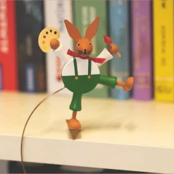 Pendelfigur Osterhase »Eiermaler«.