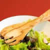 Salatbesteck aus Olivenholz.