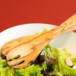 Salatbesteck aus Olivenholz.