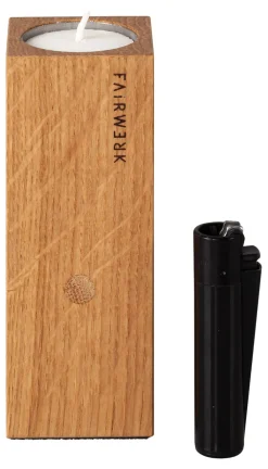 Teelichthalter aus Holz, Quader.