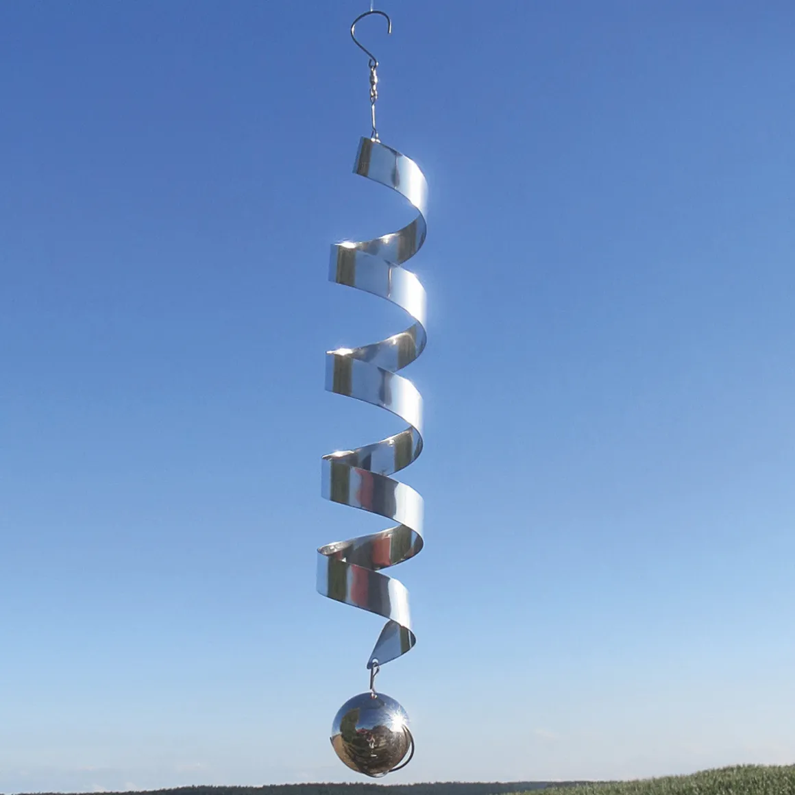 Windspiel zum Aufhängen »Spirale« mit Edelstahlkugel.